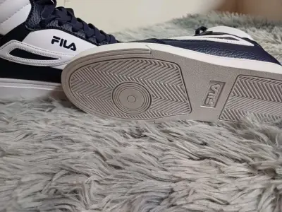Zapatillas deportivas Fila blancas y negras - miniatura 2