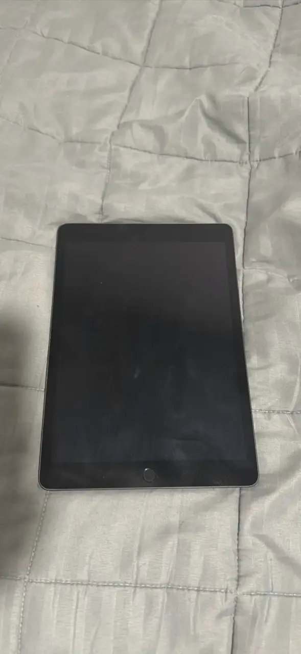 iPad Apple con lápiz táctil en buen estado - 2