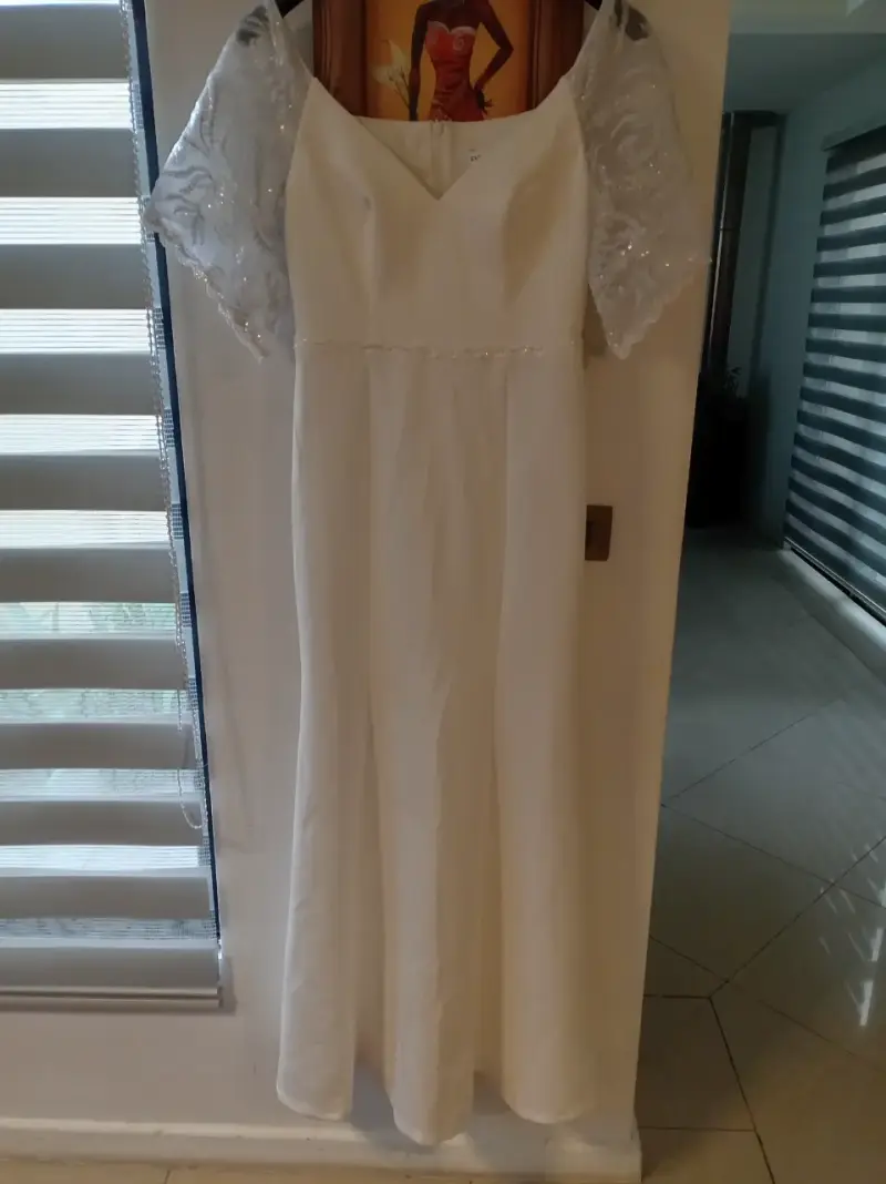 Vestido de Novia Blanco con Mangas de Encaje - 5