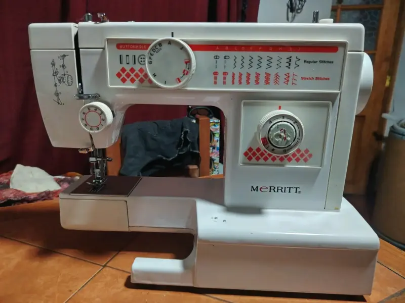 Máquina de coser Merritt con múltiples puntadas - 2