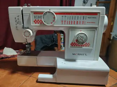 Máquina de coser Merritt con múltiples puntadas - miniatura 2