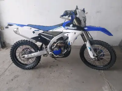 Moto Yamaha WR 250  de cross en buen estado - miniatura 1