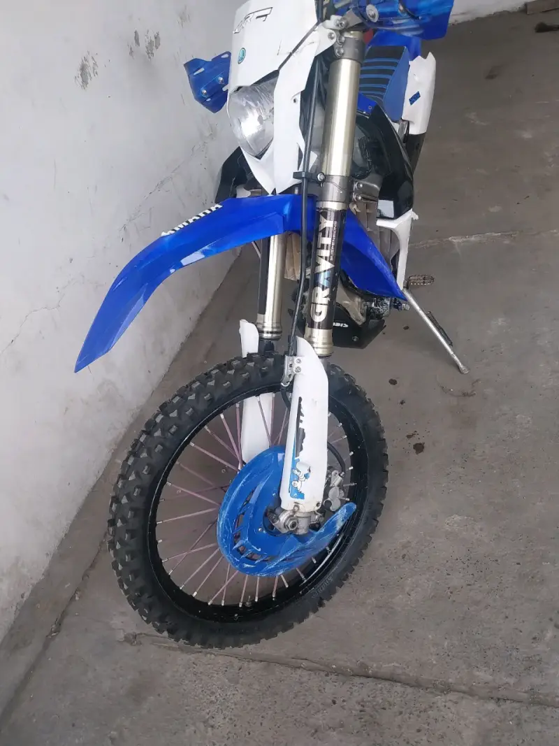 Moto Yamaha WR 250  de cross en buen estado - 3