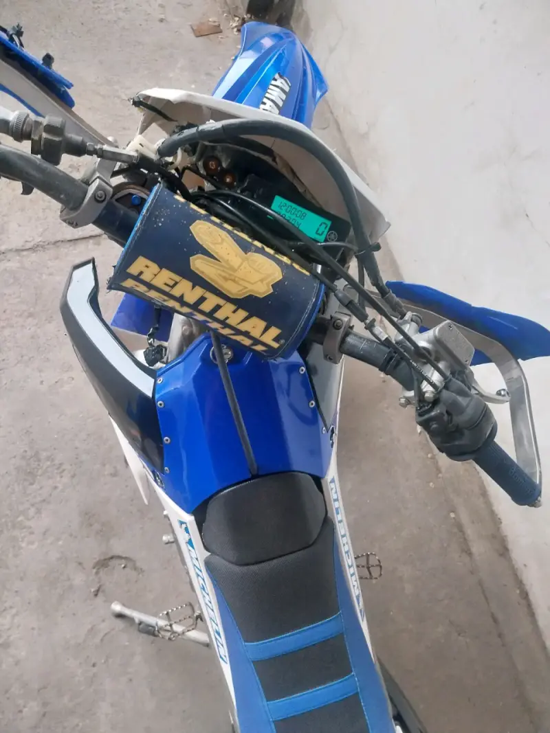 Moto Yamaha WR 250  de cross en buen estado - 4