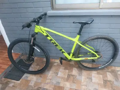 Bicicleta Trek Marlin 5 MTB amarilla - miniatura 1