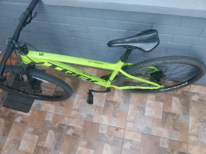 Bicicleta Trek Marlin 5 MTB amarilla - 2