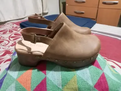 Zuecos de cuero marrón con tacón Marítimo - miniatura 1
