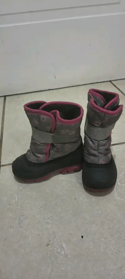 Botas de invierno para niña con diseño de estrella - miniatura 1