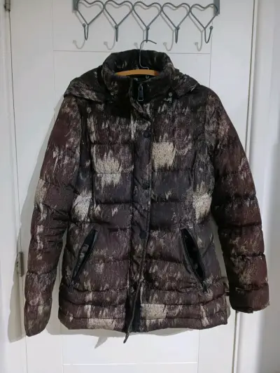Chaqueta acolchada con capucha para invierno - miniatura 3