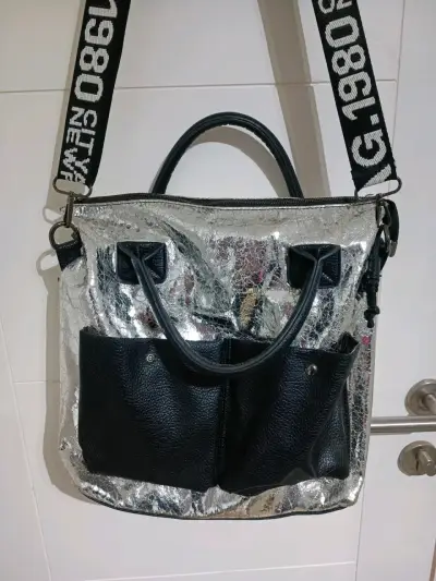 Bolso plateado con correas ajustables - miniatura 2