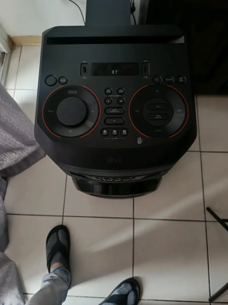 Parlante LG XBOOM RNC7 con potente sonido - 2
