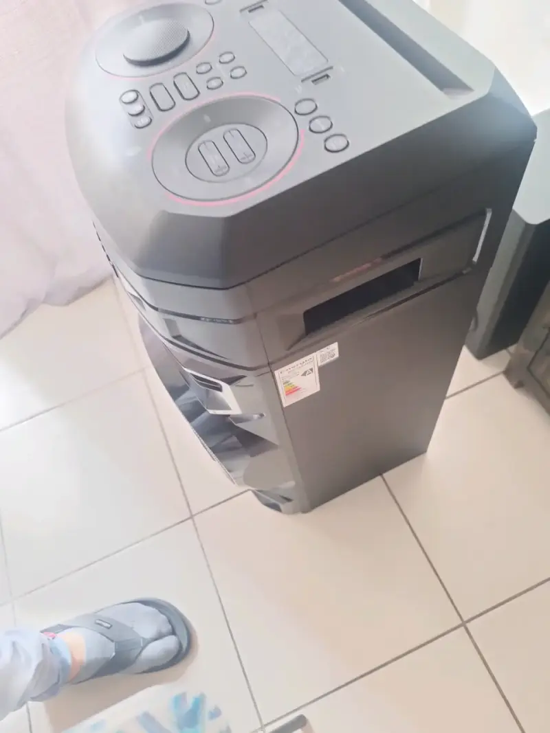 Parlante LG XBOOM RNC7 con potente sonido - 4