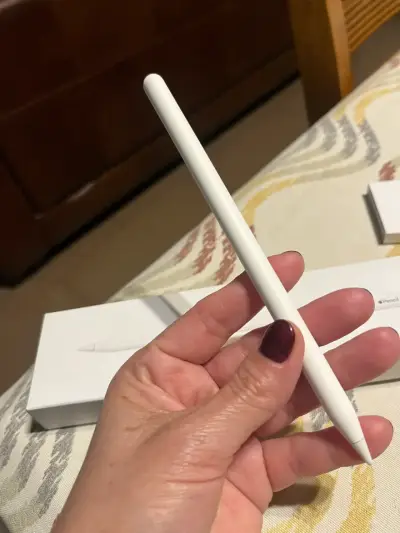 Apple Pencil de segunda generación en buen estado - miniatura 2