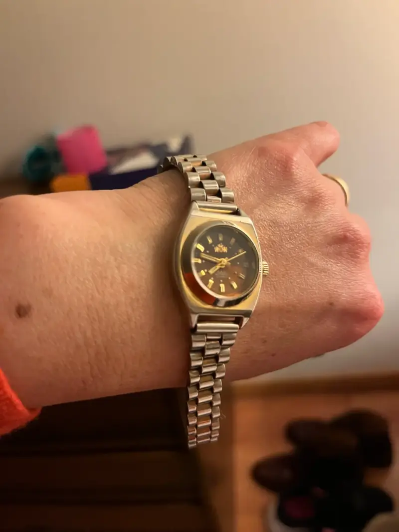 Reloj de pulsera dorado y plateado para mujer - 1