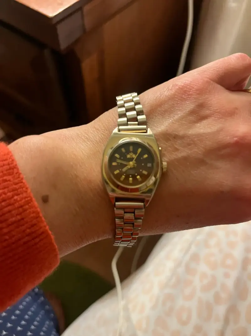 Reloj de pulsera dorado y plateado para mujer - 2