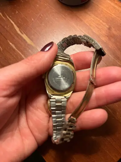 Reloj de pulsera dorado y plateado para mujer - miniatura 4