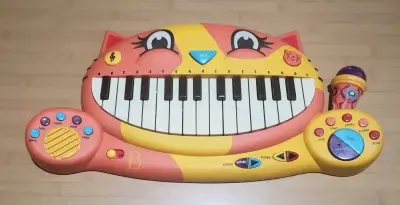 Piano infantil en forma de gato con sonidos y luces - miniatura 1