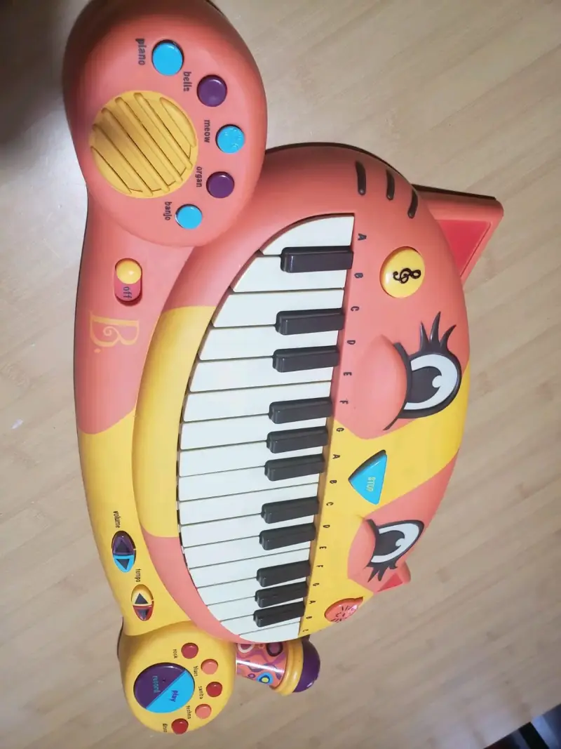 Piano infantil en forma de gato con sonidos y luces - 2