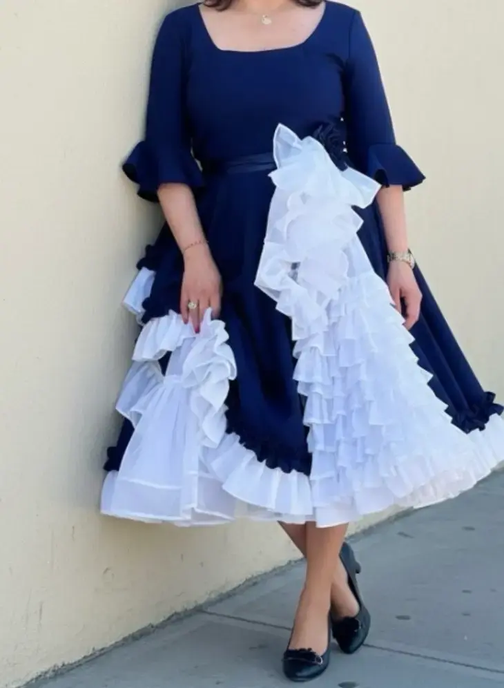 Vestido de huasa azul y blanco con volantes - 1