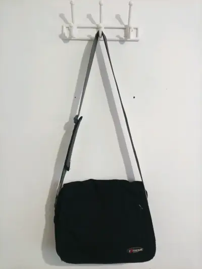 Bolso negro Extreme con múltiples bolsillos - miniatura 1