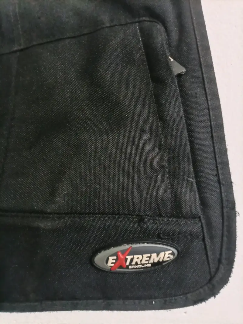Bolso negro Extreme con múltiples bolsillos - 2