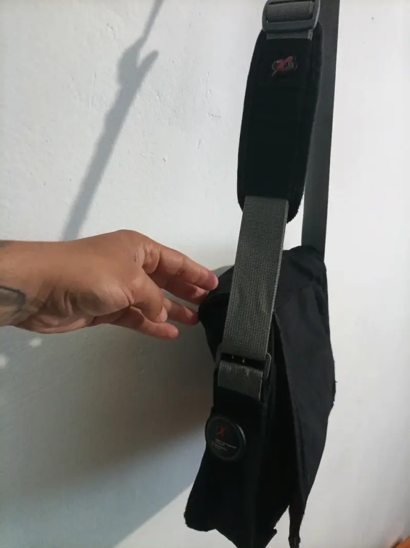 Bolso negro Extreme con múltiples bolsillos - 3