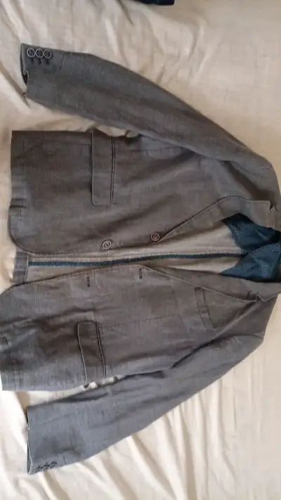 Blazer gris para hombre en buen estado - miniatura 2