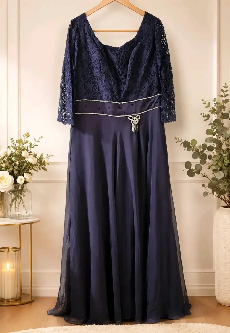 Vestido de noche magenta con encaje y pedrería