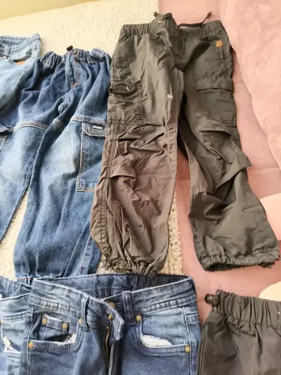 Lote de pantalones para niños en mezclilla y cargo - miniatura 1