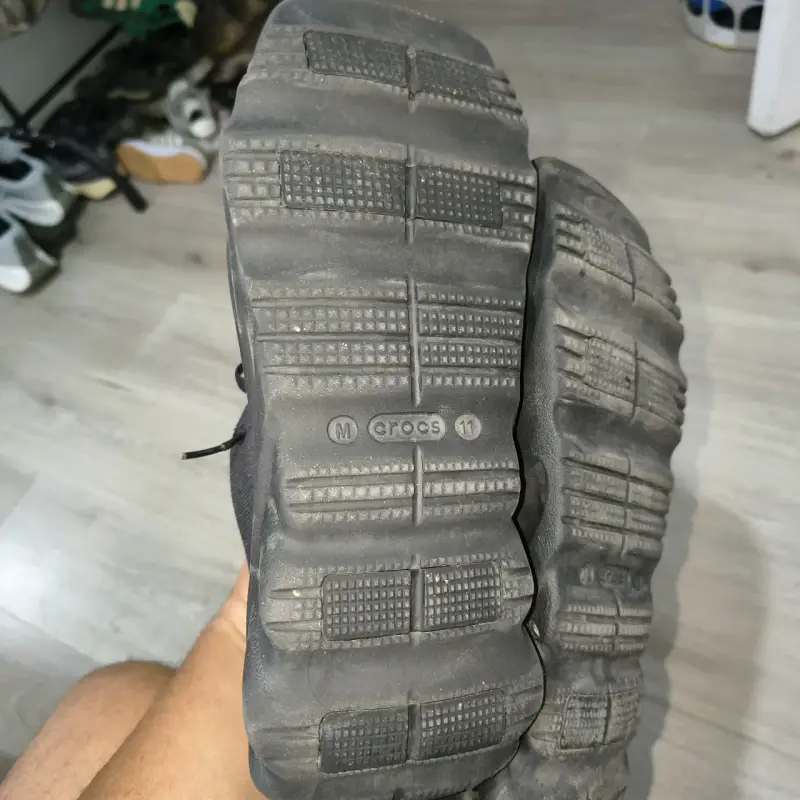 Zapatillas negras Crocs para hombre 44 - 4