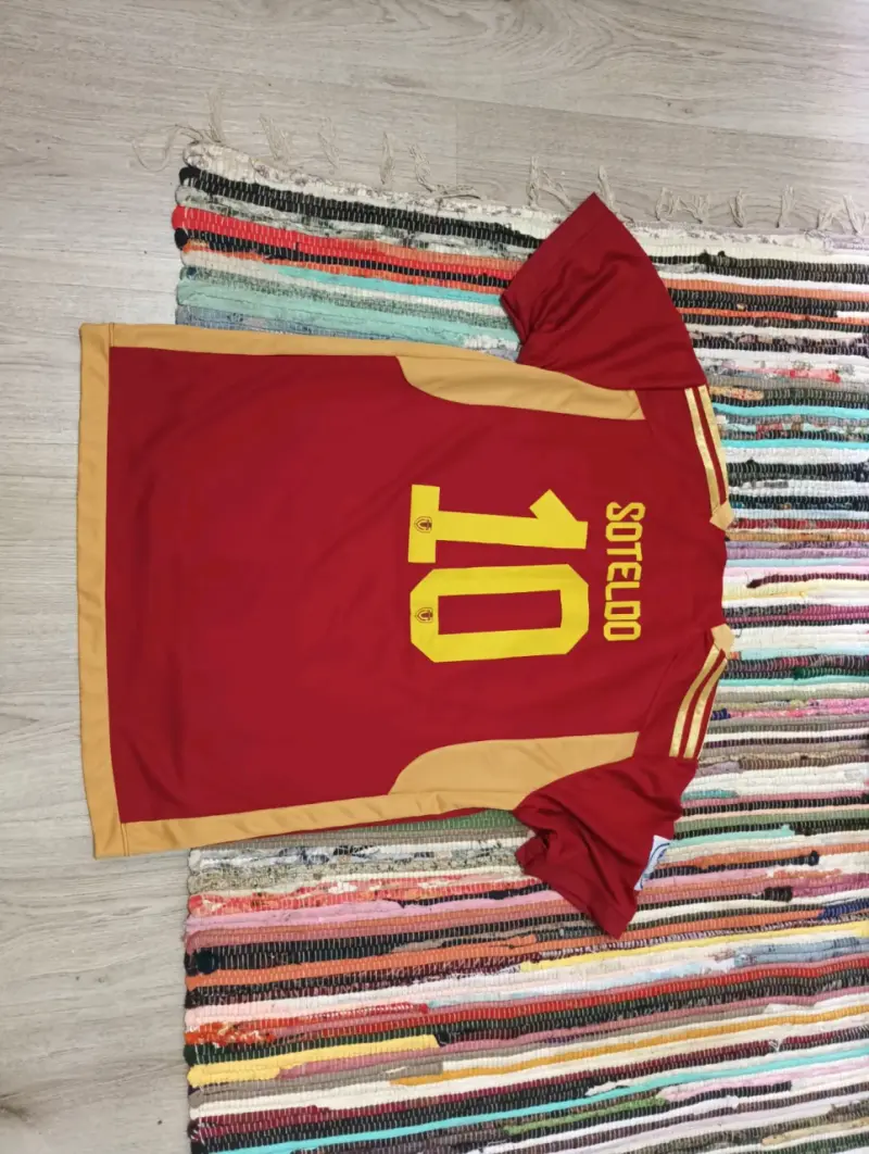 Camiseta Roja de Fútbol Número 10 - 2