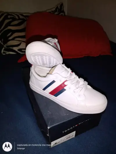 Zapatillas blancas Tommy Hilfiger con diseño tricolor - miniatura 1