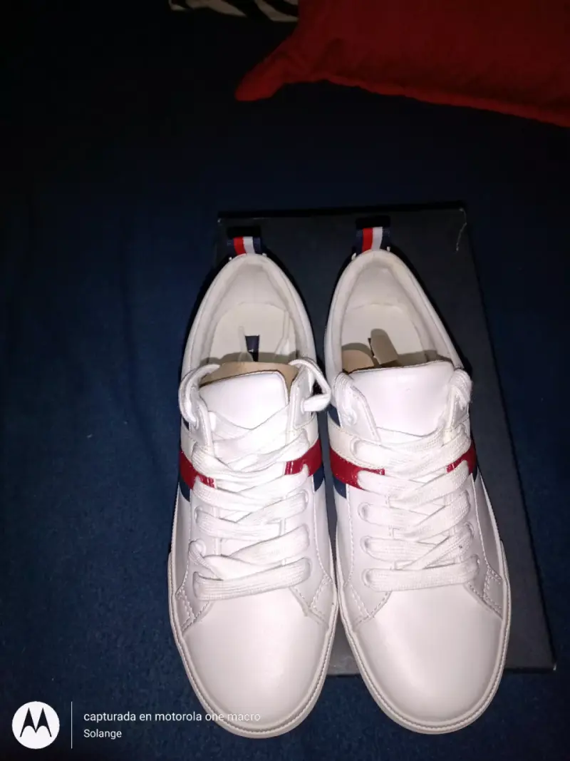 Zapatillas blancas Tommy Hilfiger con diseño tricolor - 2
