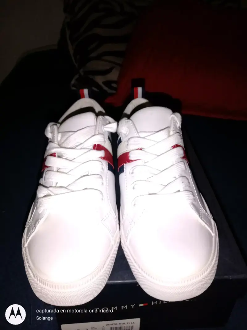 Zapatillas blancas Tommy Hilfiger con diseño tricolor - 3