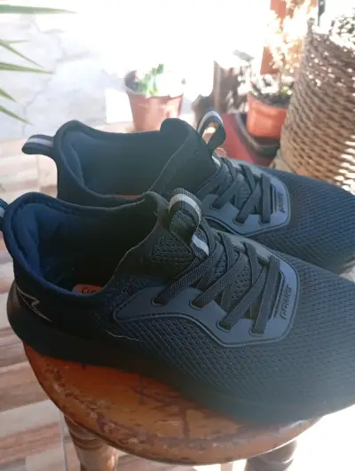 Zapatillas deportivas negras  talla 38 - miniatura 1
