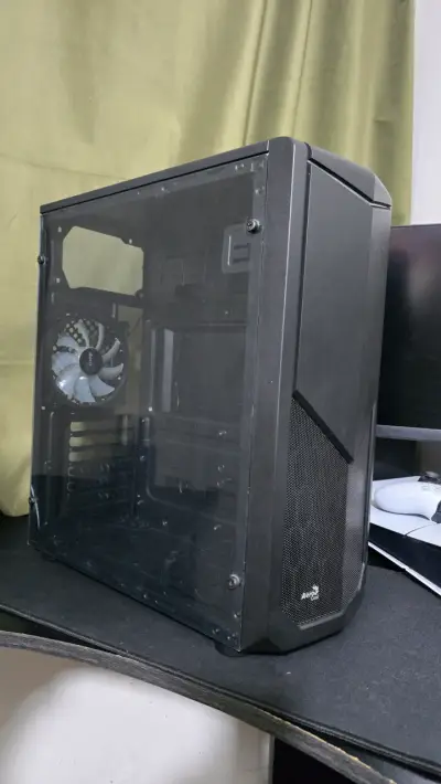 Gabinete PC Aerocool tomahawk negro con ventilador - miniatura 4