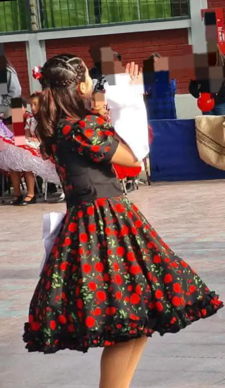 Vestido de huasa para niña con estampado floral - 2