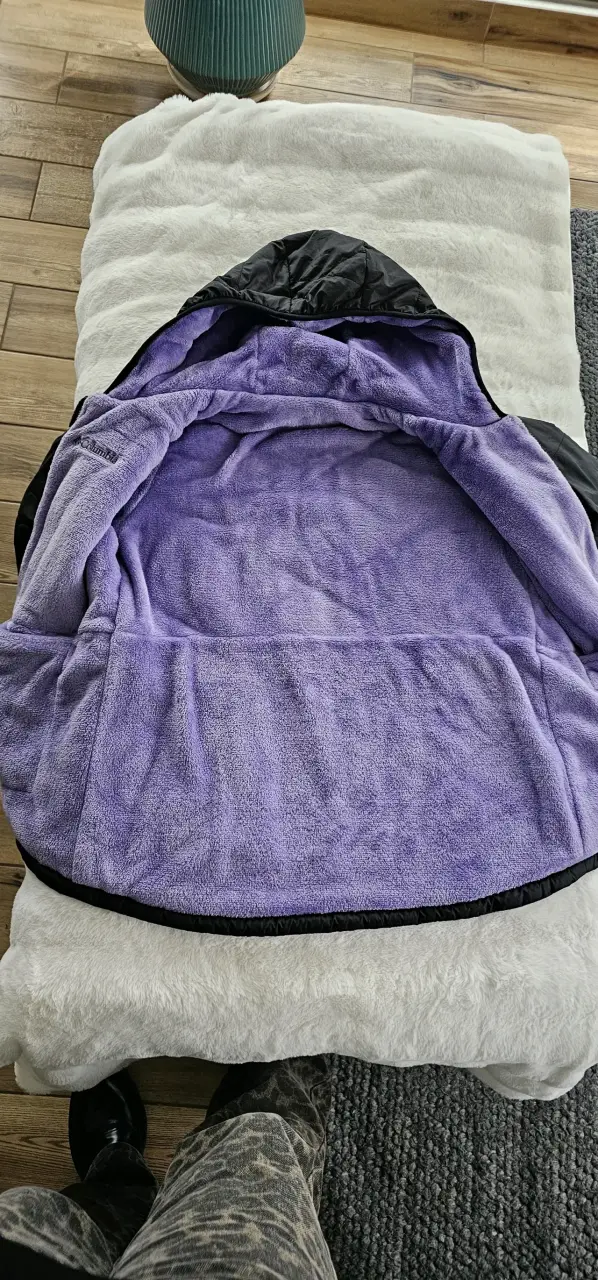 Chaqueta Columbia negra con forro morado - 2