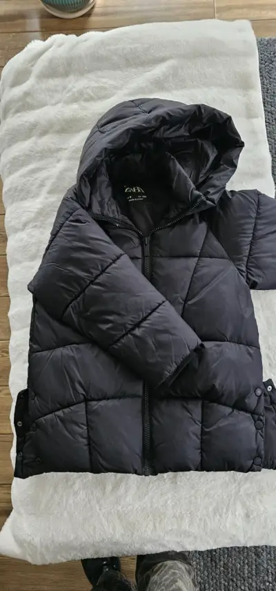 Chaqueta acolchada negra con capucha Zara - miniatura 1