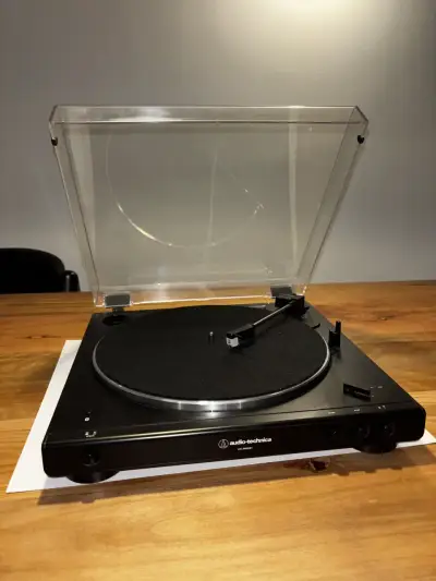 Tocadiscos Audio-Technica AT-LP60X con Tapa - miniatura 1
