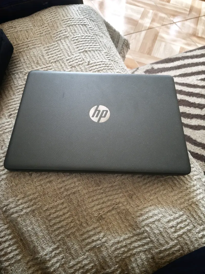 Notebook HP con Intel Core i3 en buen estado - 2