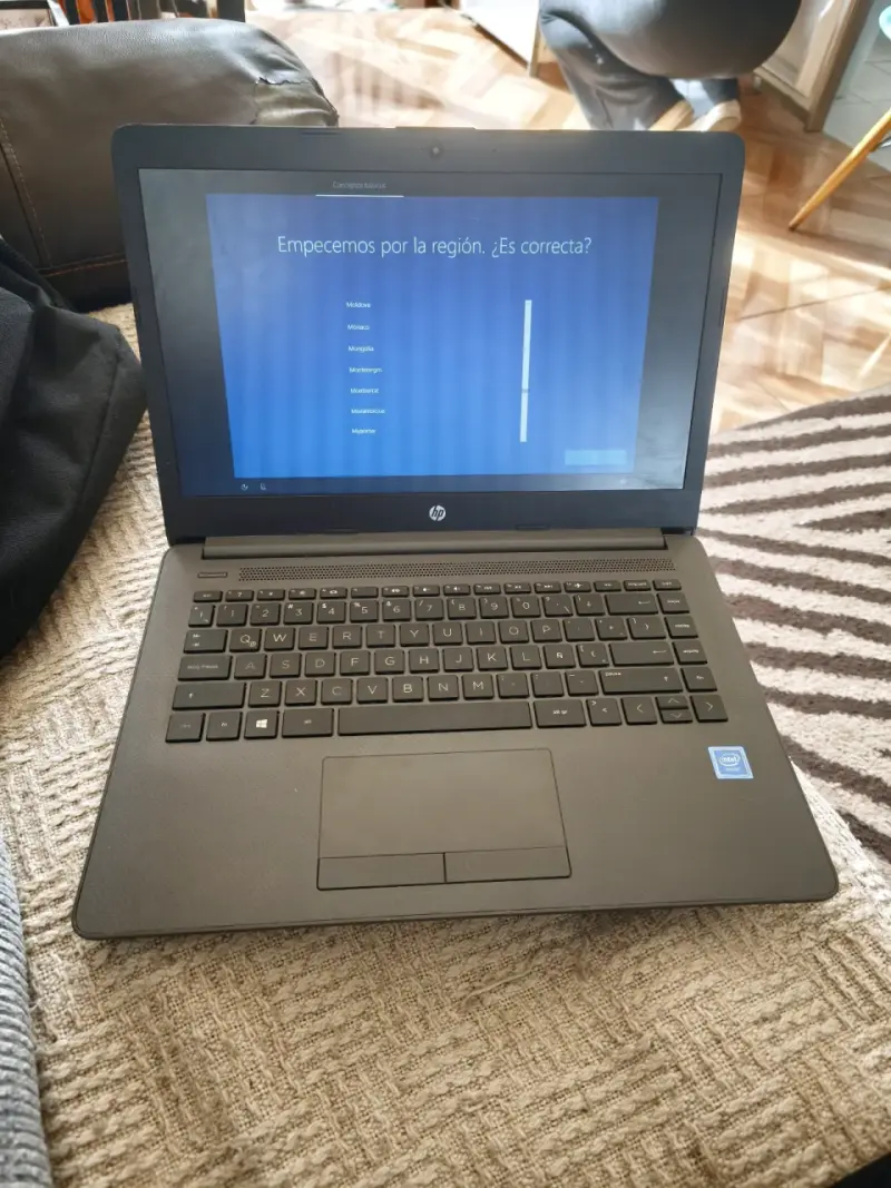Notebook HP con Intel Core i3 en buen estado - 4