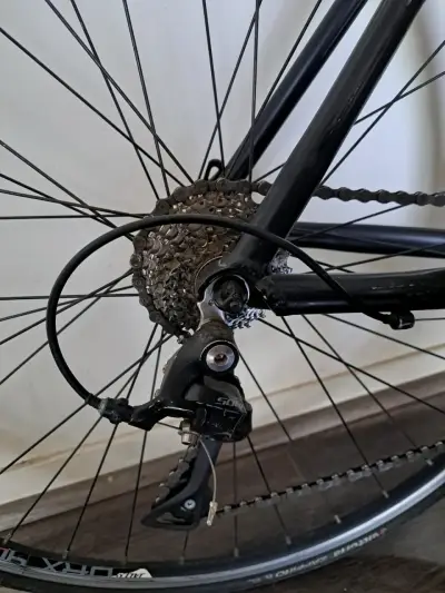 Bicicleta de Ruta Upland Negra en Buen Estado - miniatura 2
