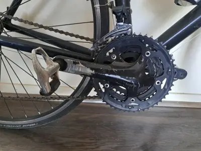 Bicicleta de Ruta Upland Negra en Buen Estado - miniatura 3