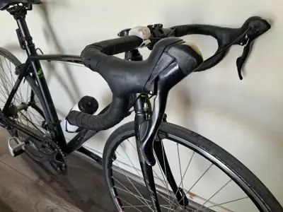 Bicicleta de Ruta Upland Negra en Buen Estado - miniatura 4