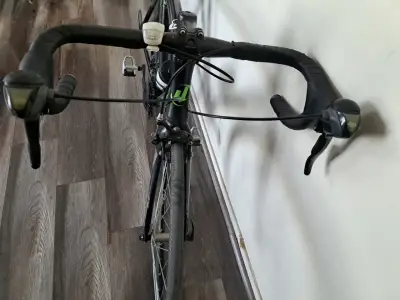 Bicicleta de Ruta Upland Negra en Buen Estado - miniatura 5