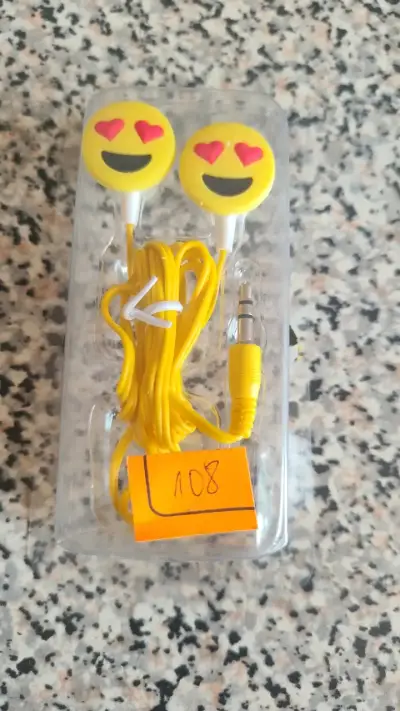 Audífonos emoji amarillos con cable - miniatura 1