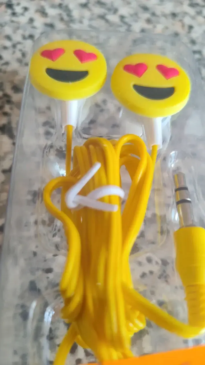 Audífonos emoji amarillos con cable - 2