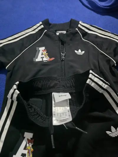 Conjunto deportivo infantil Adidas Disney negro - miniatura 2