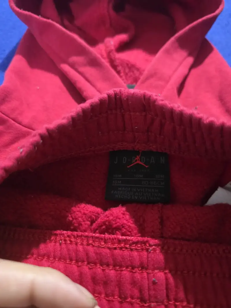 Conjunto de bebé Jordan rojo con capucha - 2